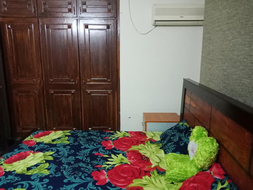 PAk United Hospitality, Furnished Rooms,S/Double Bed Tripako