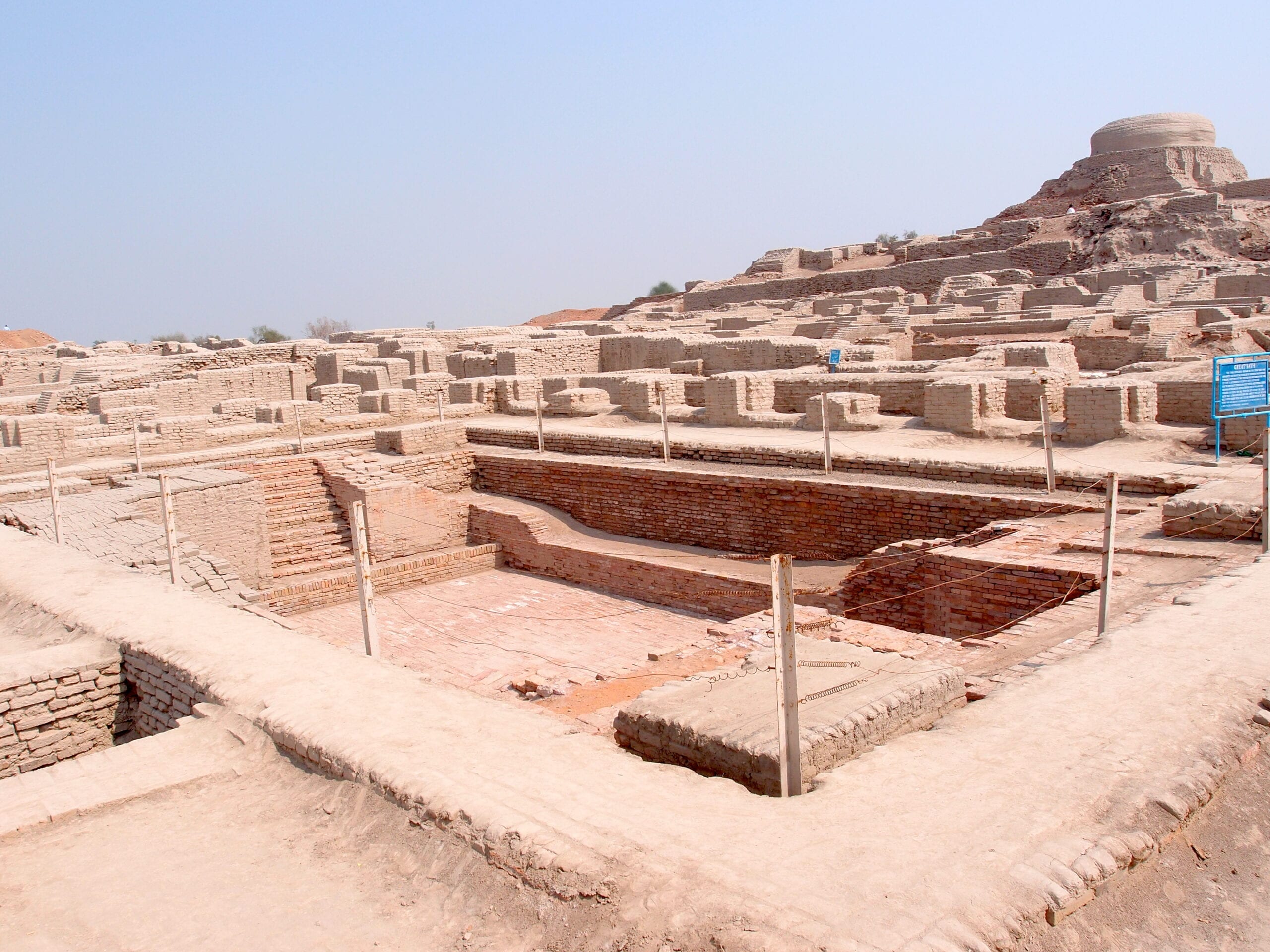 mohenjo-daro-mound-of-the-dead-tripako